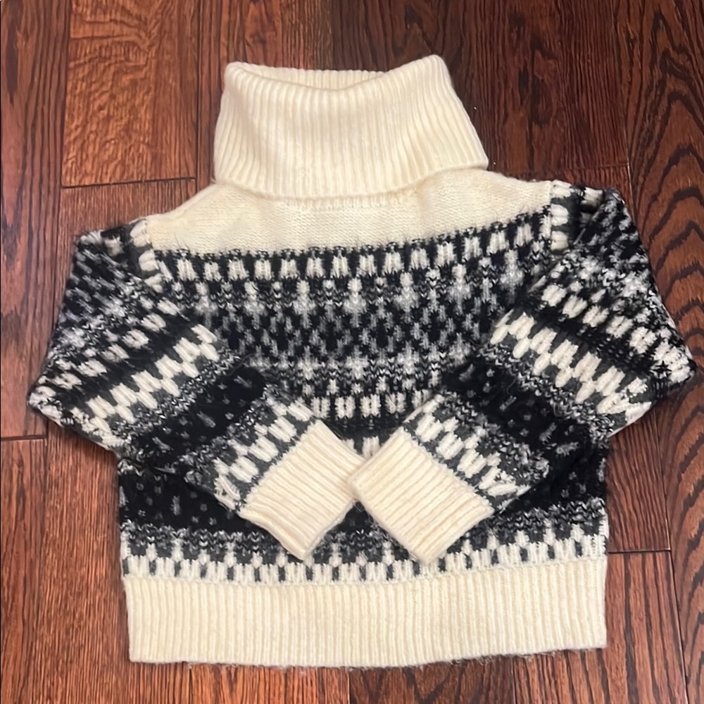 EUC Universal Thread sweater. Maybe worn once or twice